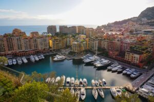 Tourisme sur la Côte d'Azur : luxe, festivals et attractivité internationale