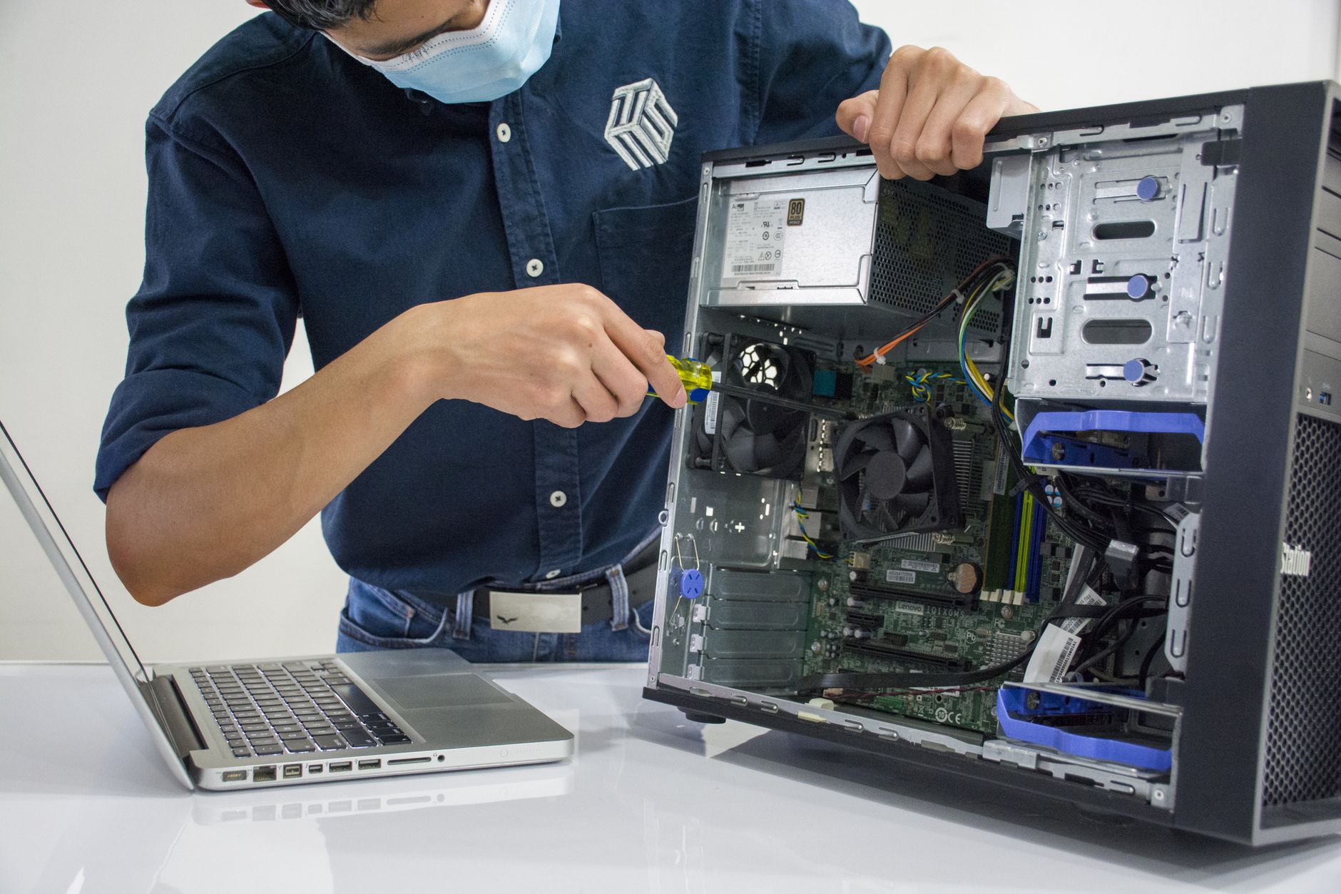 Dépannage informatique à domicile : comment trouver un technicien fiable près de chez vous