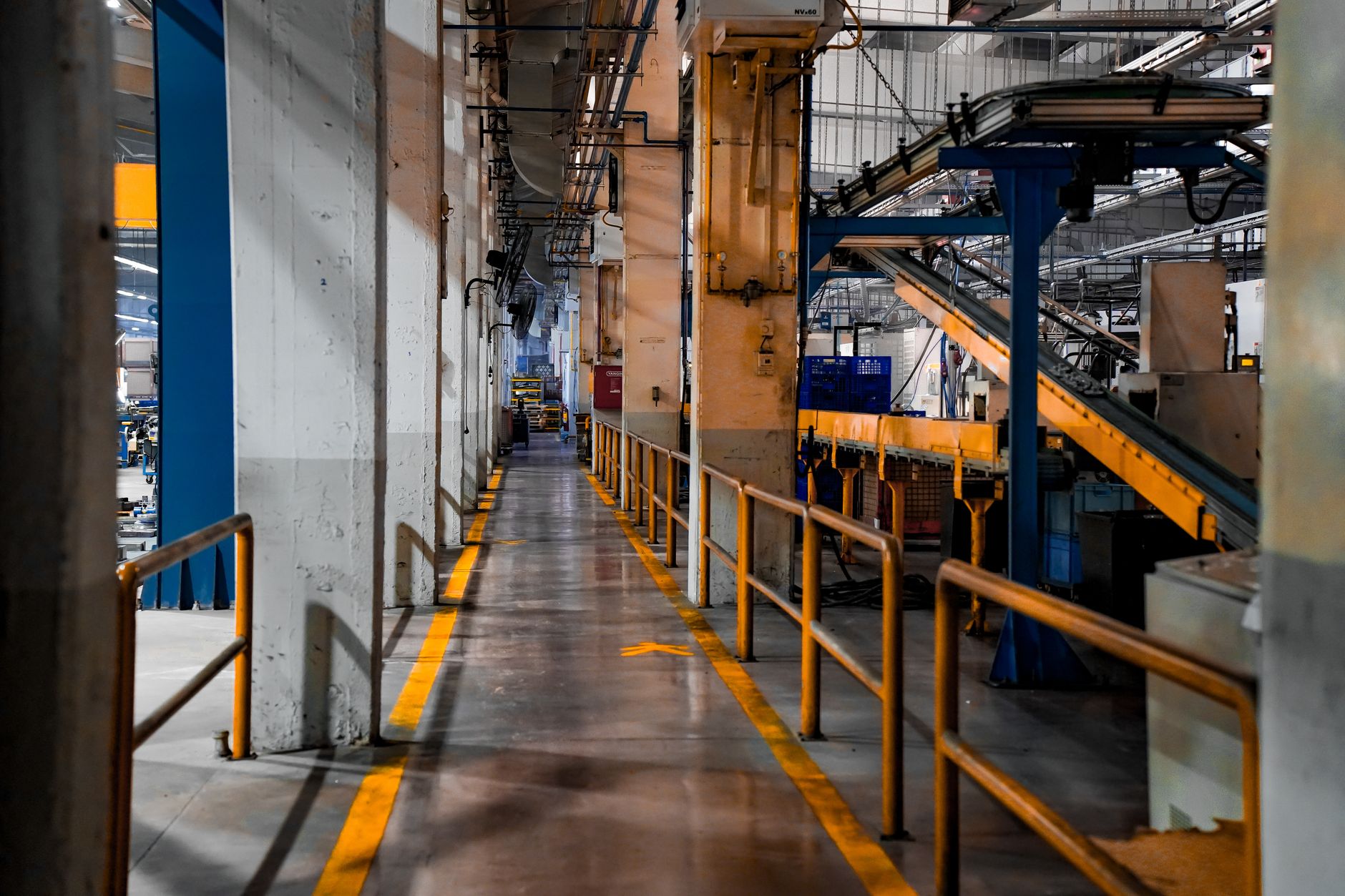 Amazon inaugure un entrepôt géant de 180 000 m² près de Lyon : 3 000 emplois à Colombier-Saugnieu dans le Rhône